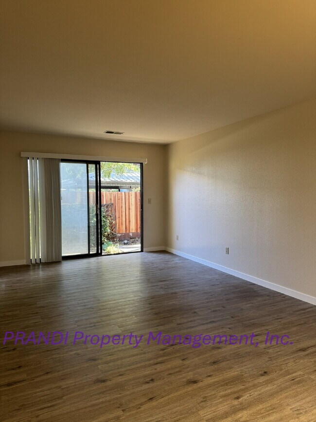 Foto del edificio - Charming 1-Bedroom Home with Bonus Room, U...