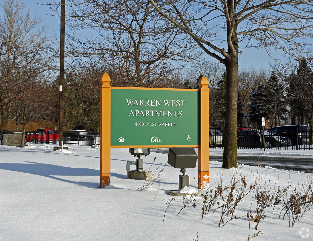 Foto del edificio - Warren West Apartments