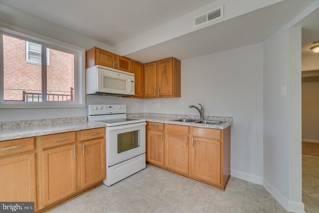 Building Photo - 3208 Normandy Ave