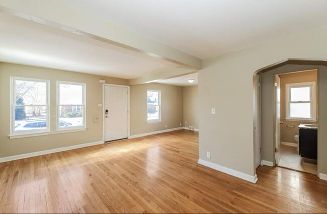 Building Photo - 4209 Prairie Ave