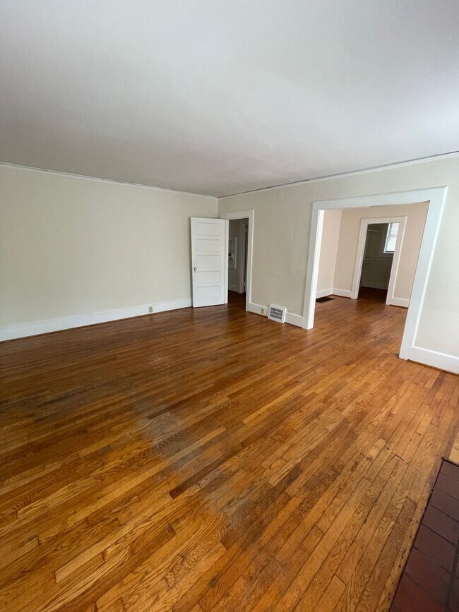 Building Photo - Waccamaw Avenue - Student Rental