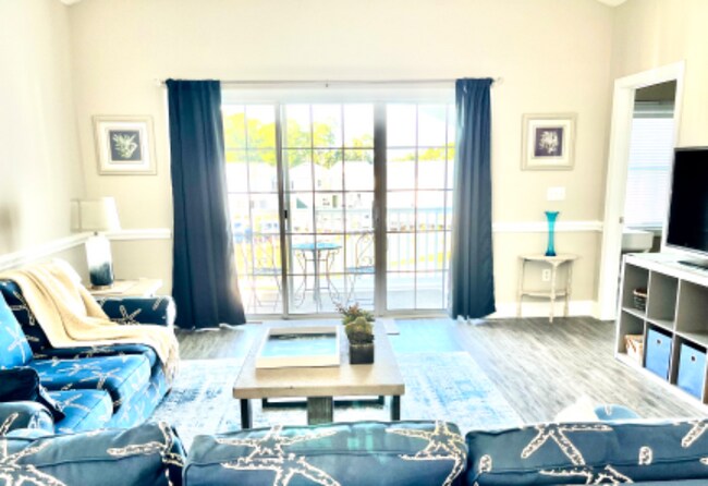 Foto del edificio - 4136 Hibiscus Dr