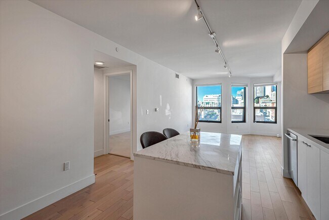 Foto del edificio - 719 Larkin St