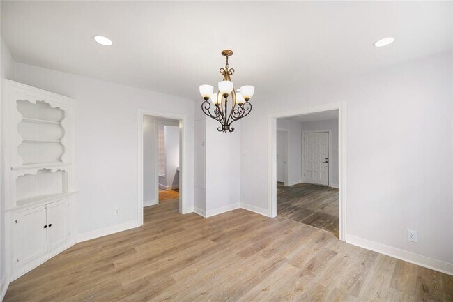 Foto del edificio - 3227 Tampa St