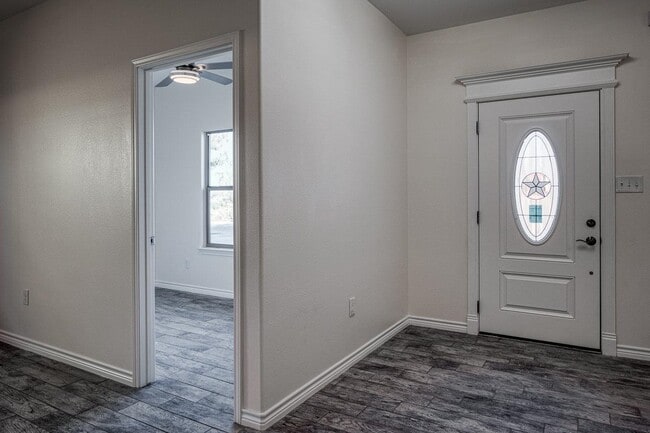 Building Photo - 1002 Tesoro Park