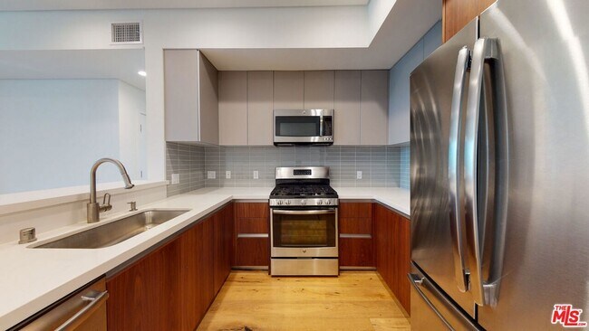 Foto del edificio - 938 Orange Grove Ave