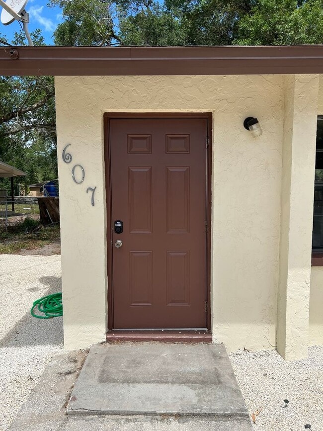 Building Photo - Annual 3 Bedroom 2 bath Duplex available F...