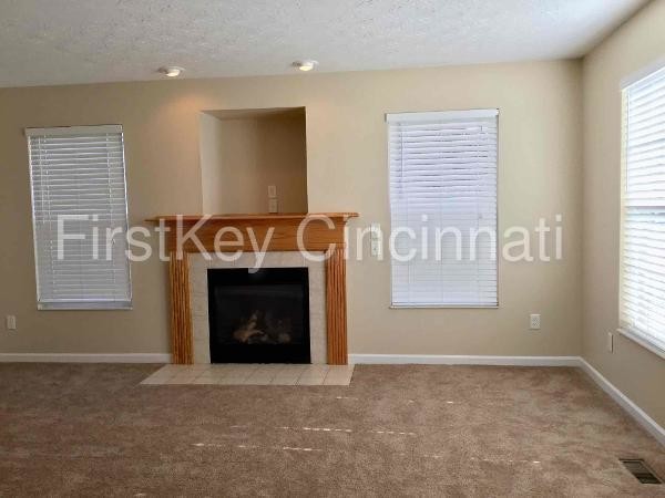Foto del edificio - 7568 Sycamore Woods Ln
