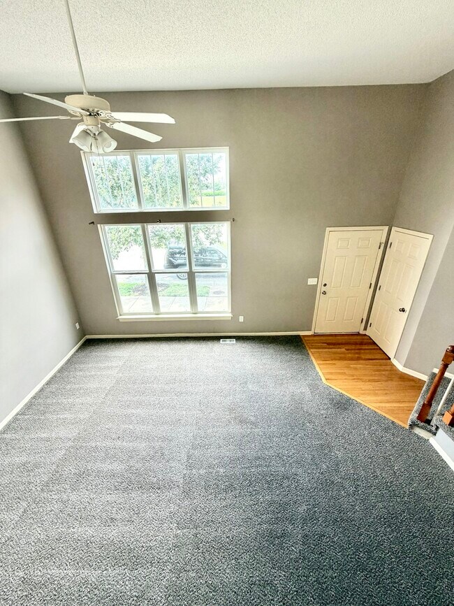Foto del edificio - 224 N Hedge Ln