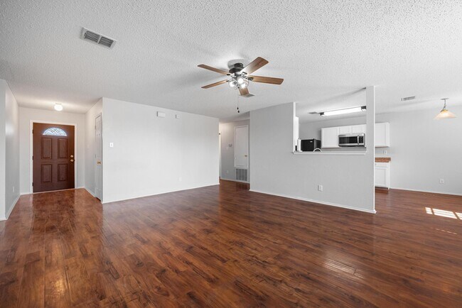 Foto del edificio - 1209 Summerdale Ln