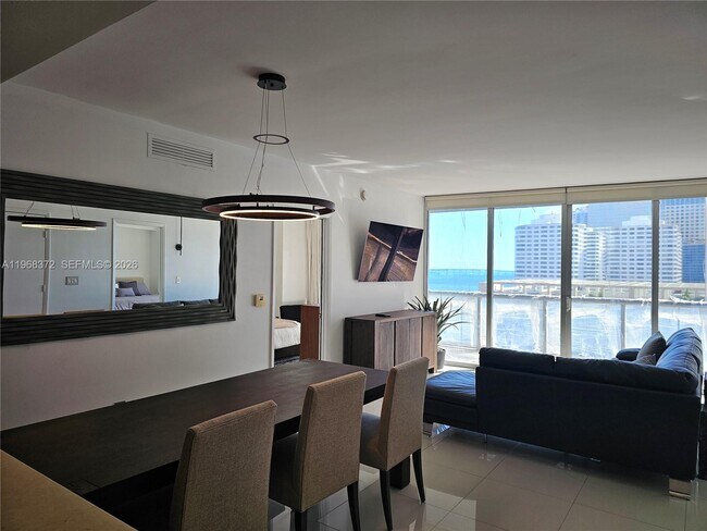 Building Photo - 495 Brickell Ave