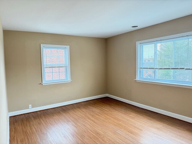 Building Photo - 8805 Plymouth St