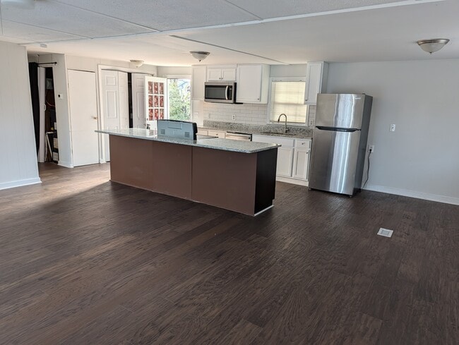 Building Photo - 4747 Piney Grove Rd