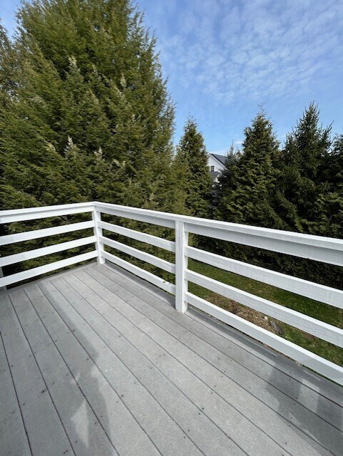Terraza privada - 352 Thoreau St