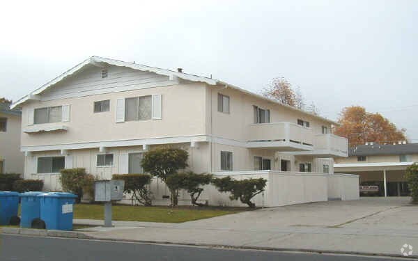 Building Photo - 525 Northlake Dr