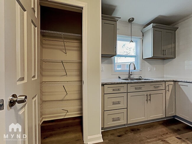 Building Photo - 6143 Castle Ct