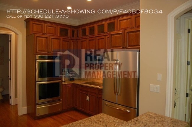 Building Photo - Executive Home >5000SF in Henson Forest