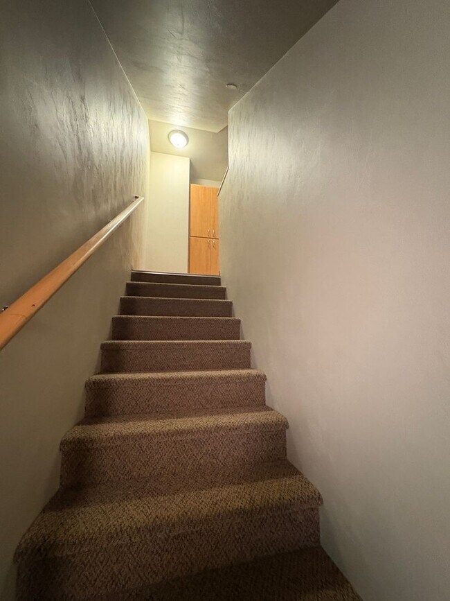 Building Photo - 2 Bedroom 1 1/2 Bath Close to campus on 14th & Patterson