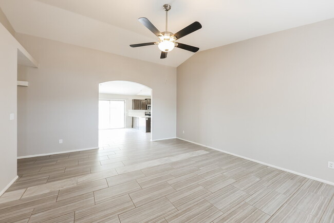 Building Photo - 8609 W Townley Ave