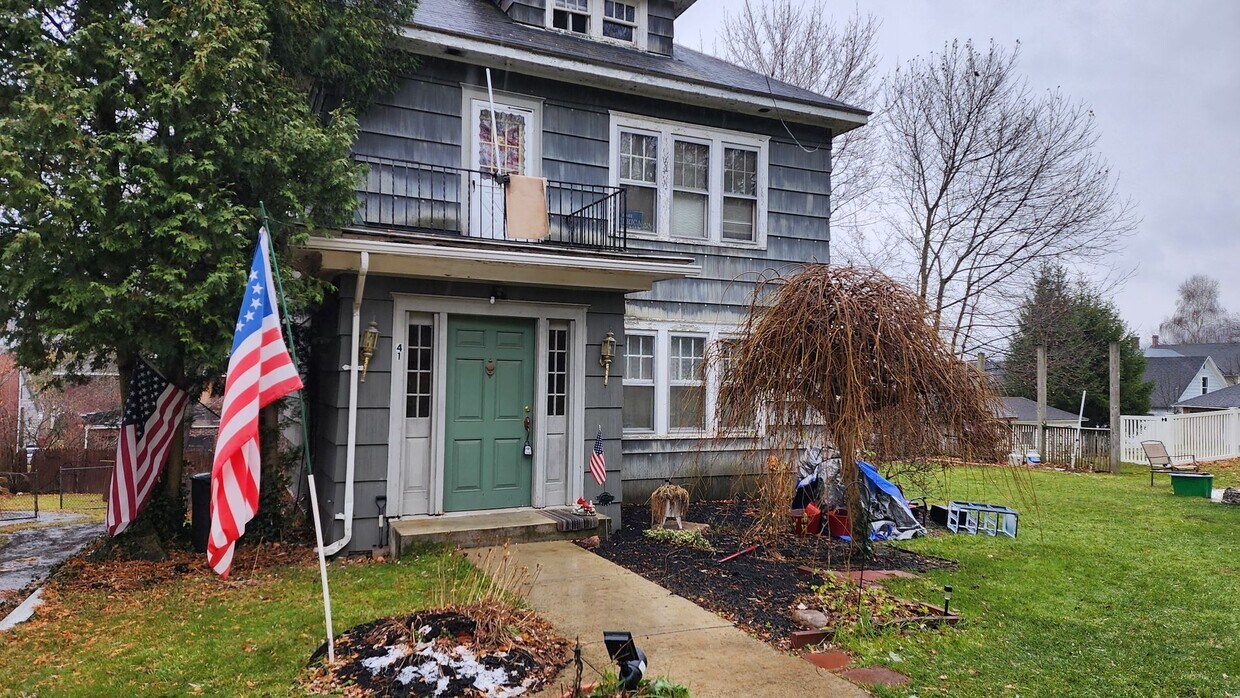 Primary Photo - Upper Apartment in Bradford PA!