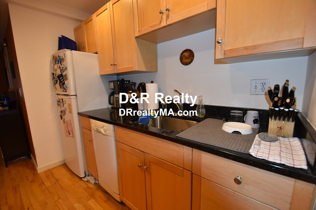 Primary Photo - 241 Hurley St