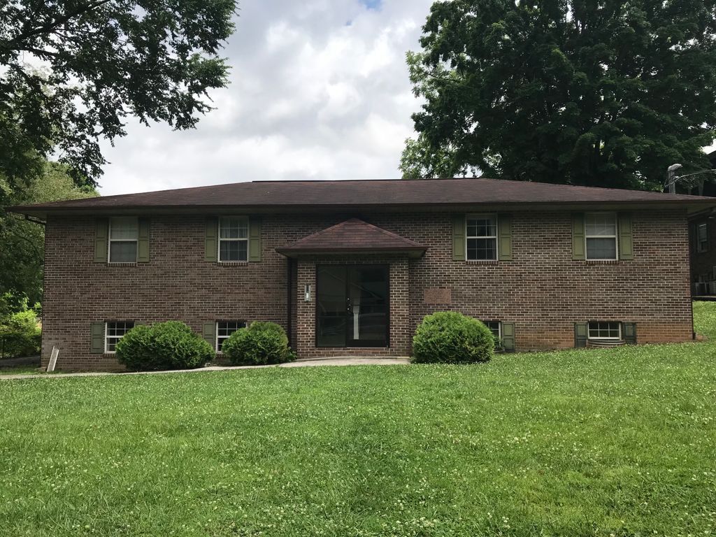 111 W Chestnut St Unit 101, La Follette, TN 37766 Apartments in La