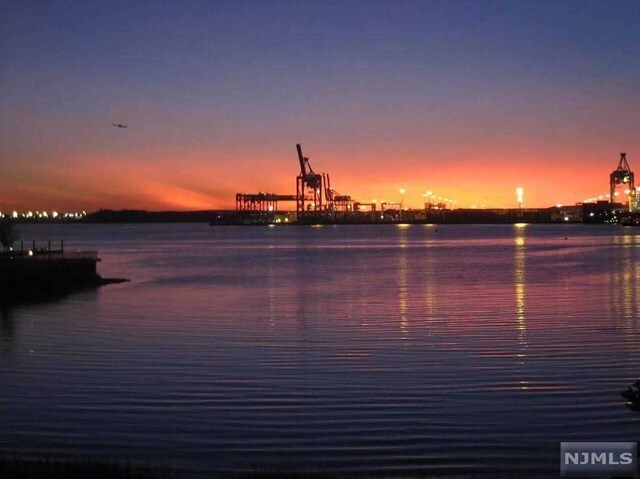Primary Photo - 77 Boatworks Dr
