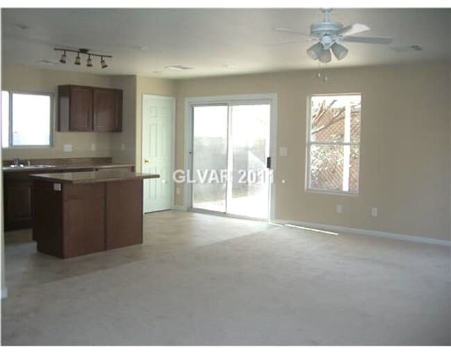 Building Photo - Spacious and Open Floor Plan. 3 Bedroom 2....