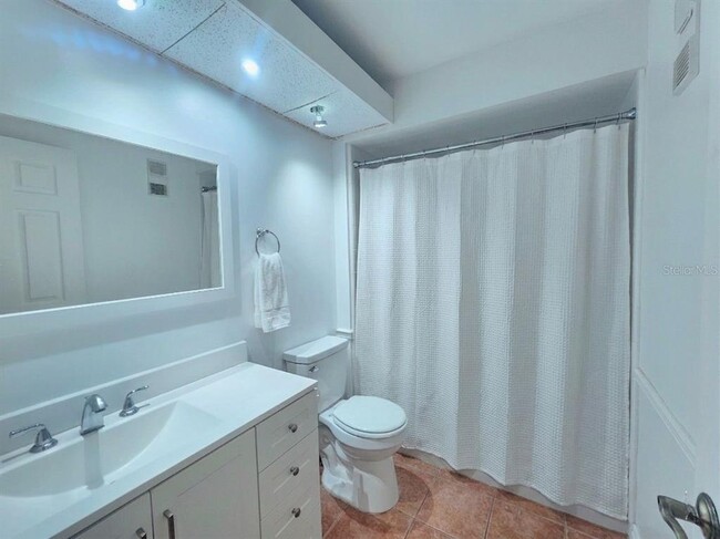 Foto del edificio - 5265 E Bay Dr