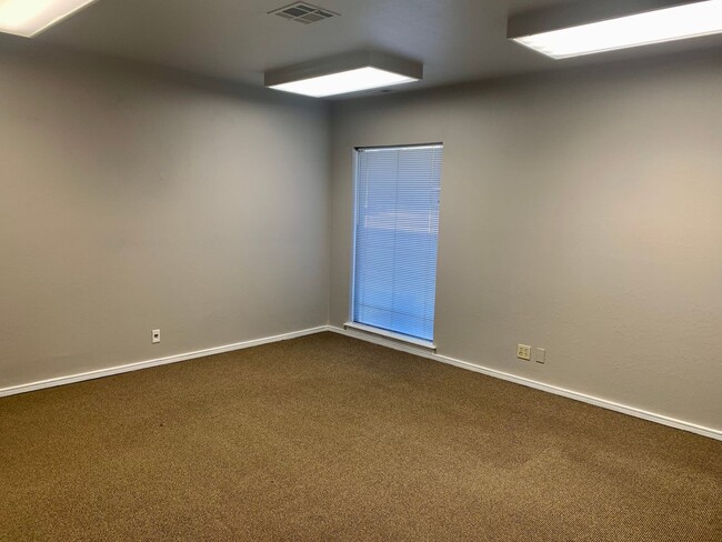 Photo - 601 N Kelly Avenue Apartment