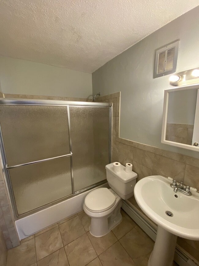 Building Photo - 20 Dix St