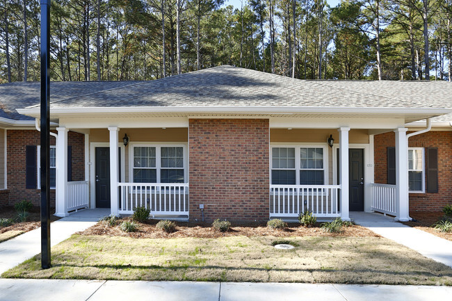 Building Photo - Pinewood Village Apartments