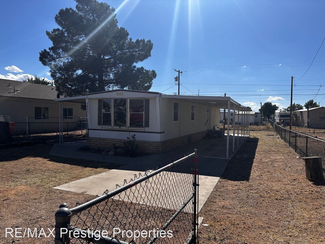 Primary Photo - 2 br, 1 bath House - 2840 E Leroy Ave