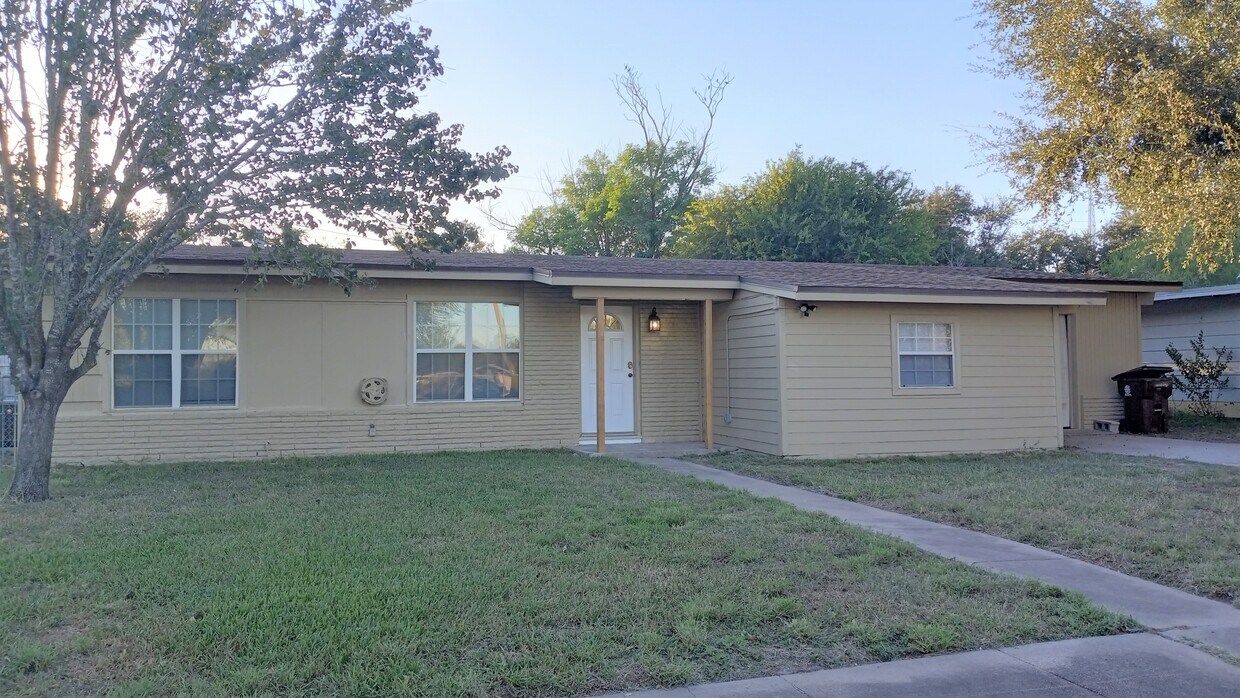 729 Santa Dolores Dr, Kingsville, TX 78363 House Rental in Kingsville