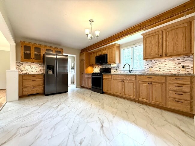 Building Photo - Three Bedroom Home in Whitehall - Deck, Ga...