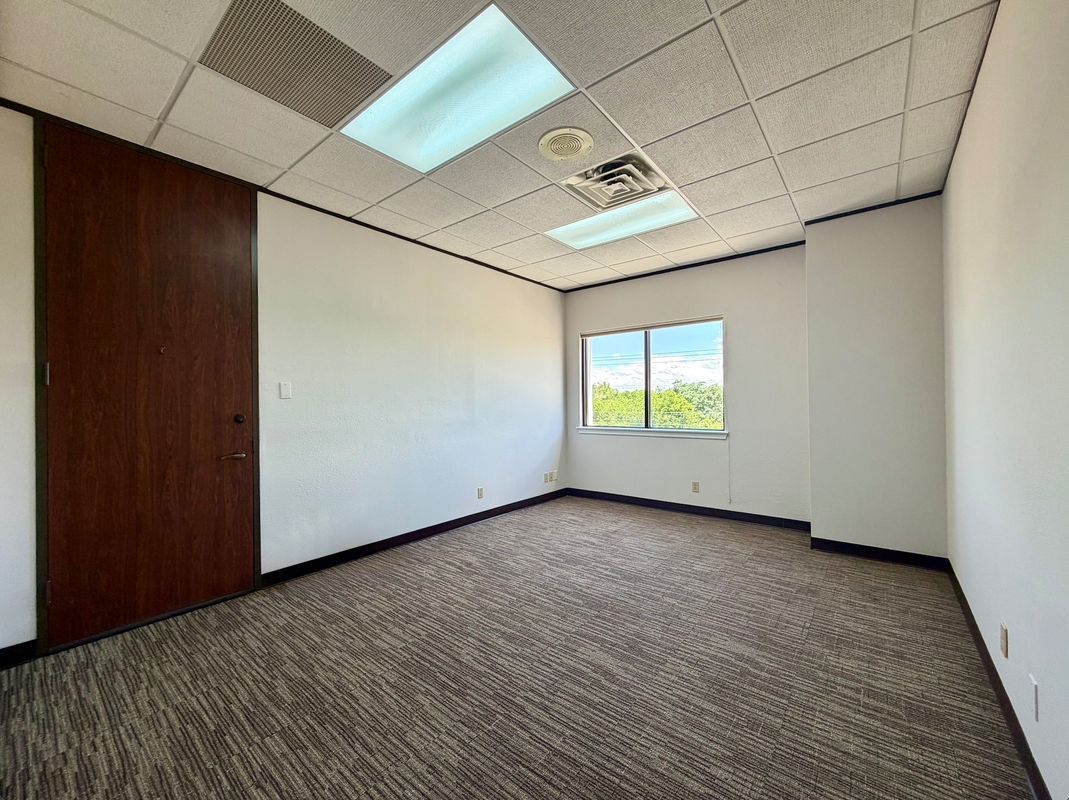 Building Photo - 2929 Mossrock