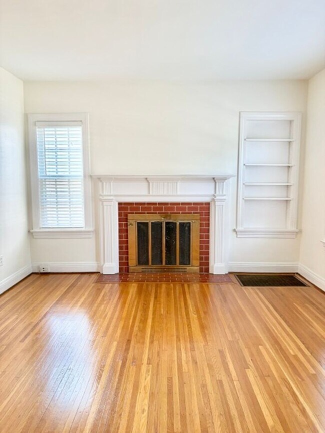 Building Photo - 2414 Brighton Dr