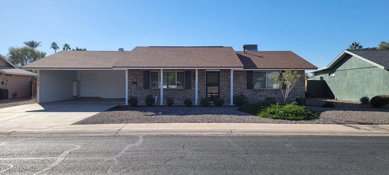 Primary Photo - 10619 W Salem Dr