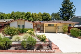 Building Photo - 2558 Las Gallinas Ave