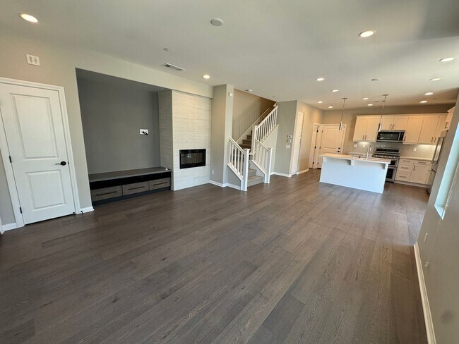 Foto del edificio - Charming 3-bedroom 2.5 bath nestled inside...