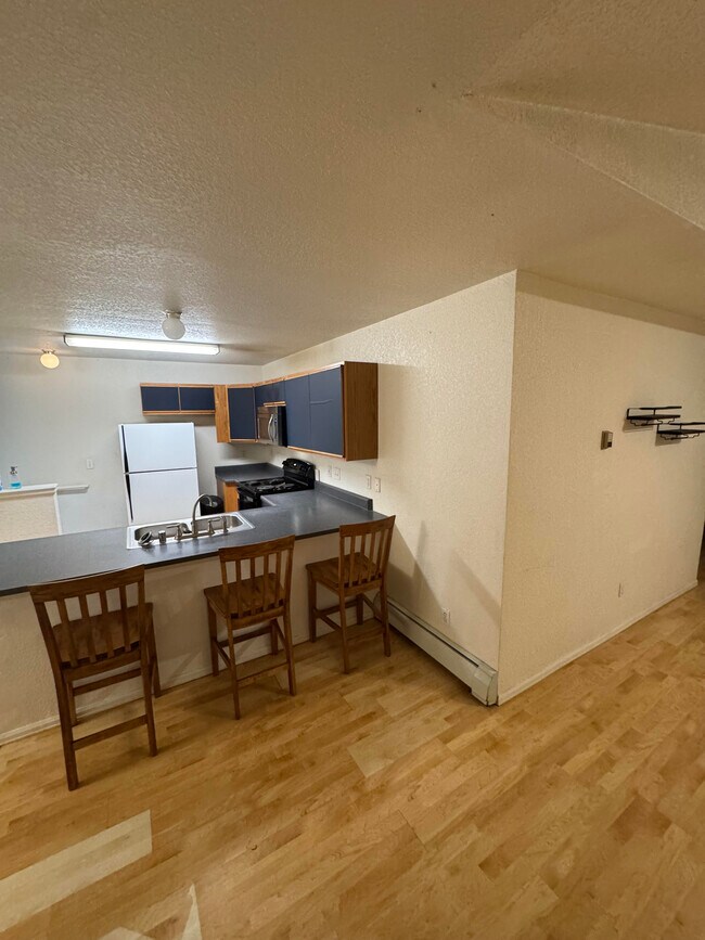 Kitchen - 2204 Elk Ln