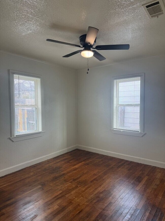 Foto del edificio - Three Bedroom One Bath