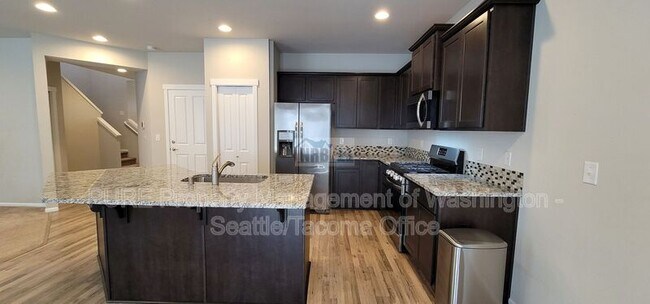Foto del edificio - 6925 Honeylocust Ct NE