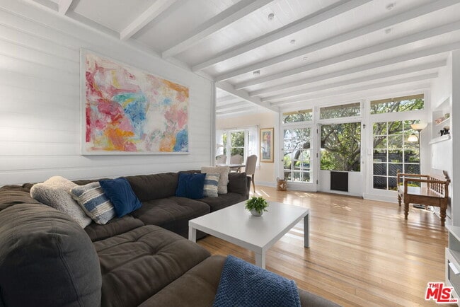 Building Photo - 2429 Beverley Ave