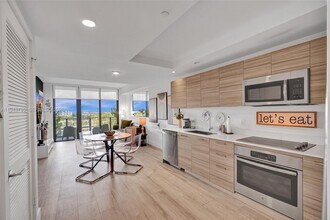 Building Photo - 121 NE 34th St