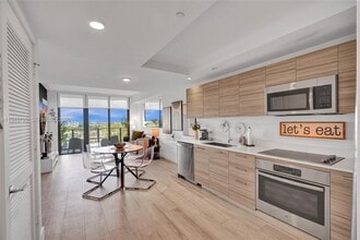 Building Photo - 121 NE 34th St