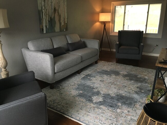 Building Photo - 440 Cole Rd