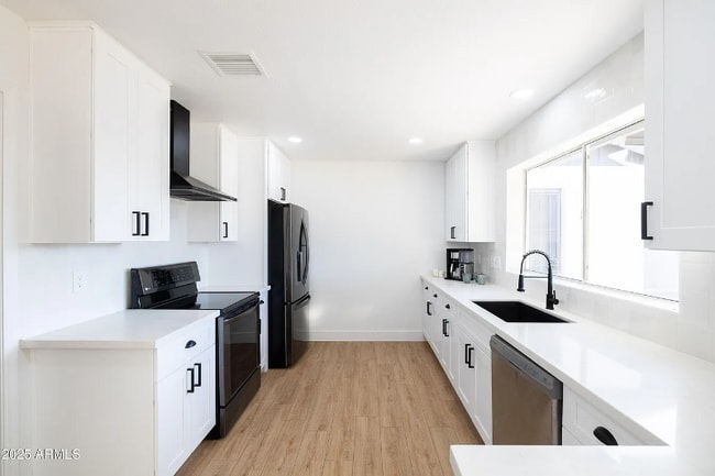 Building Photo - 4415 W Carol Ave