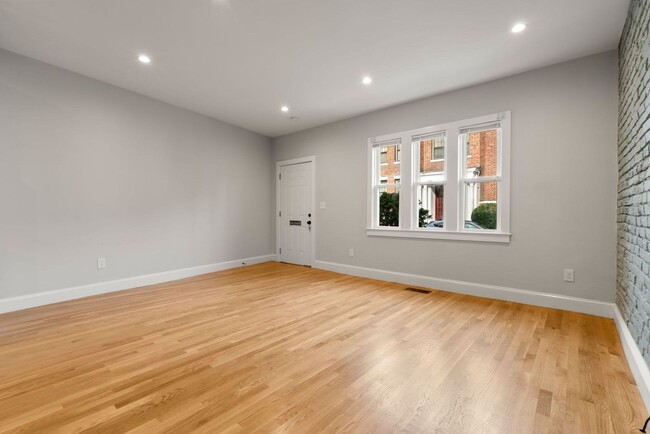 Building Photo - Single Family - Free Laundry - Blocks Clev...