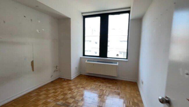 Foto del edificio - 2 S End Ave
